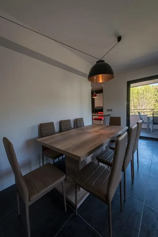 La Prairie Apartment Annecy 0*,